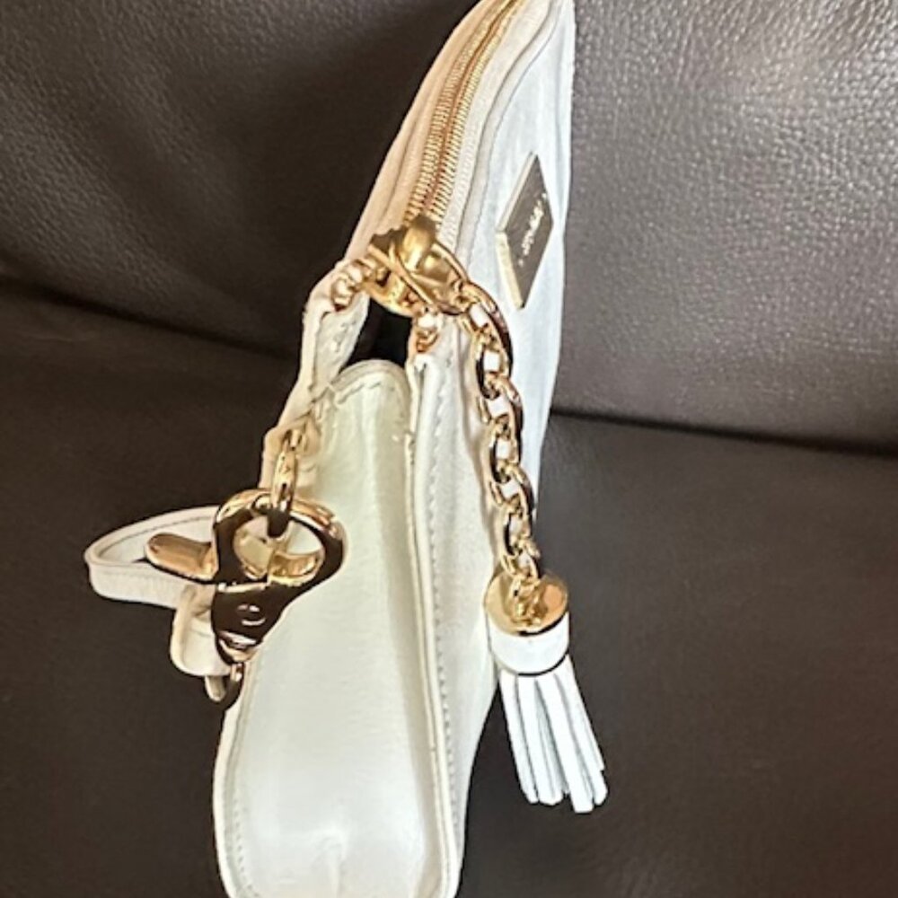 NWOT - Brahmin White Genuine Leather Wristlet With Tassel Pull Opening - Picture 15 of 15